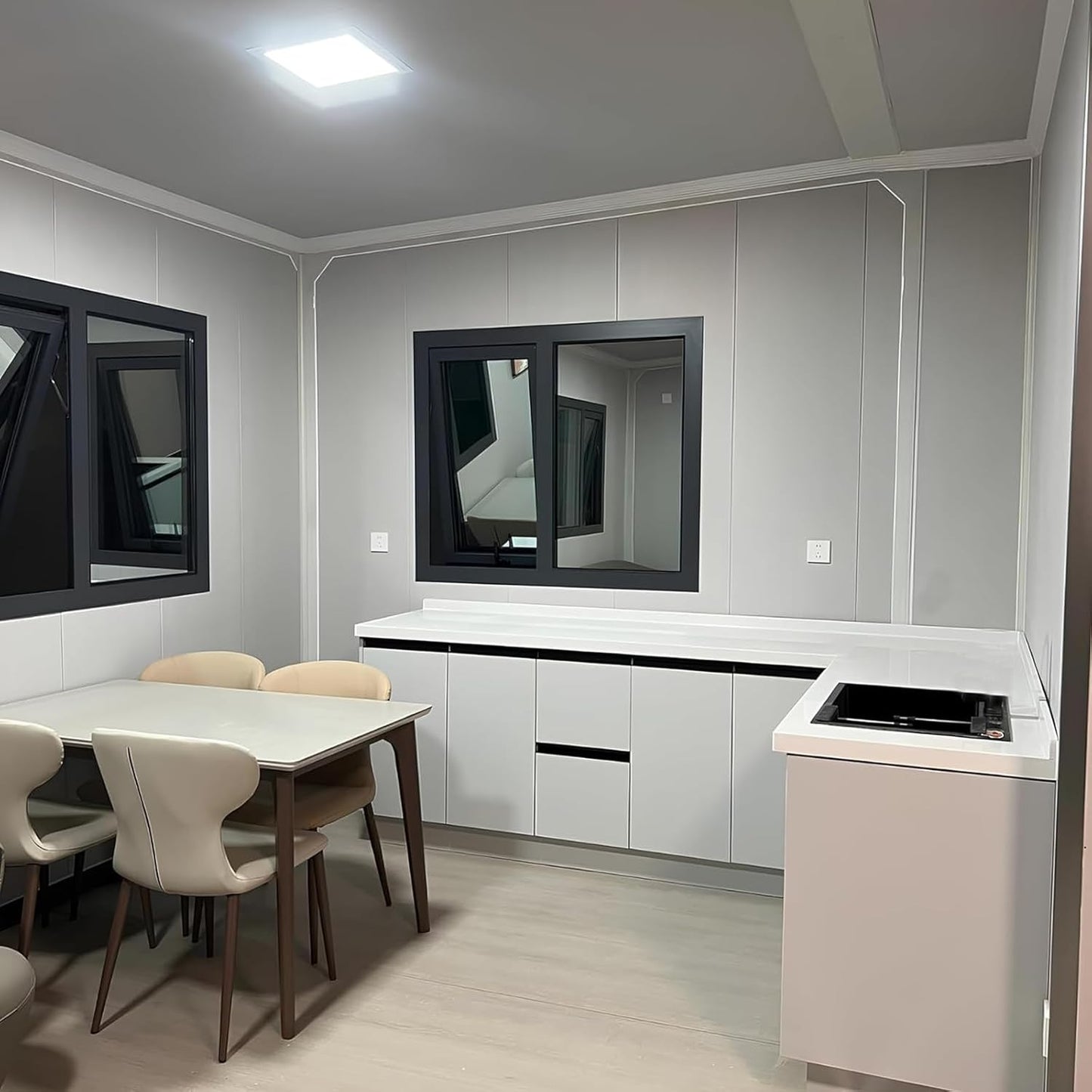 2 Story Container House Prefabricated 20ft 40ft Expandable Container House for Sale Shipping Prefab Tiny Home Granny Flat Home Office